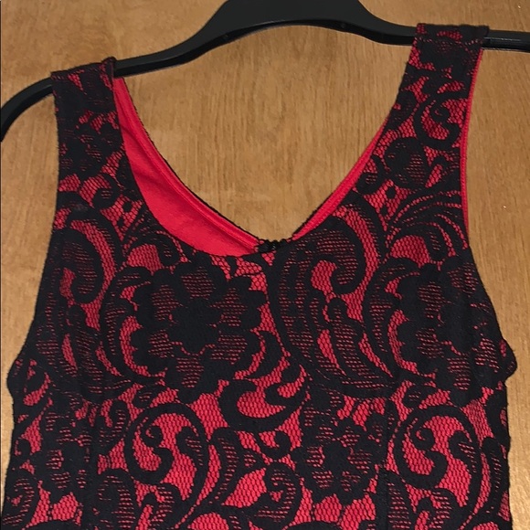 A dress - Picture 2 of 4